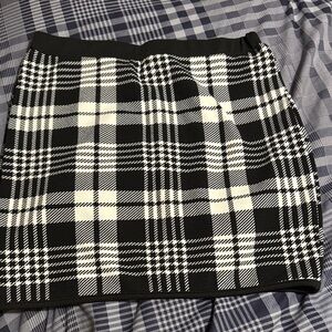 Stylish Black and White Plaid Skirt